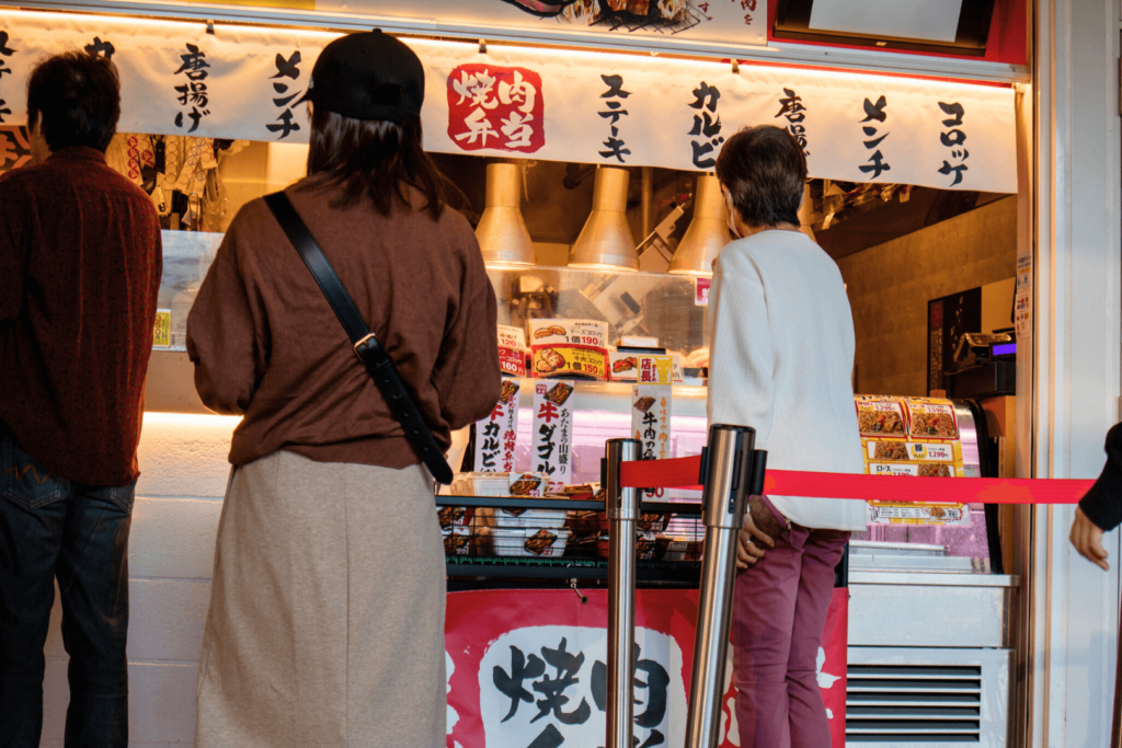 狛江駅すぐ近くの肉のヤマ牛