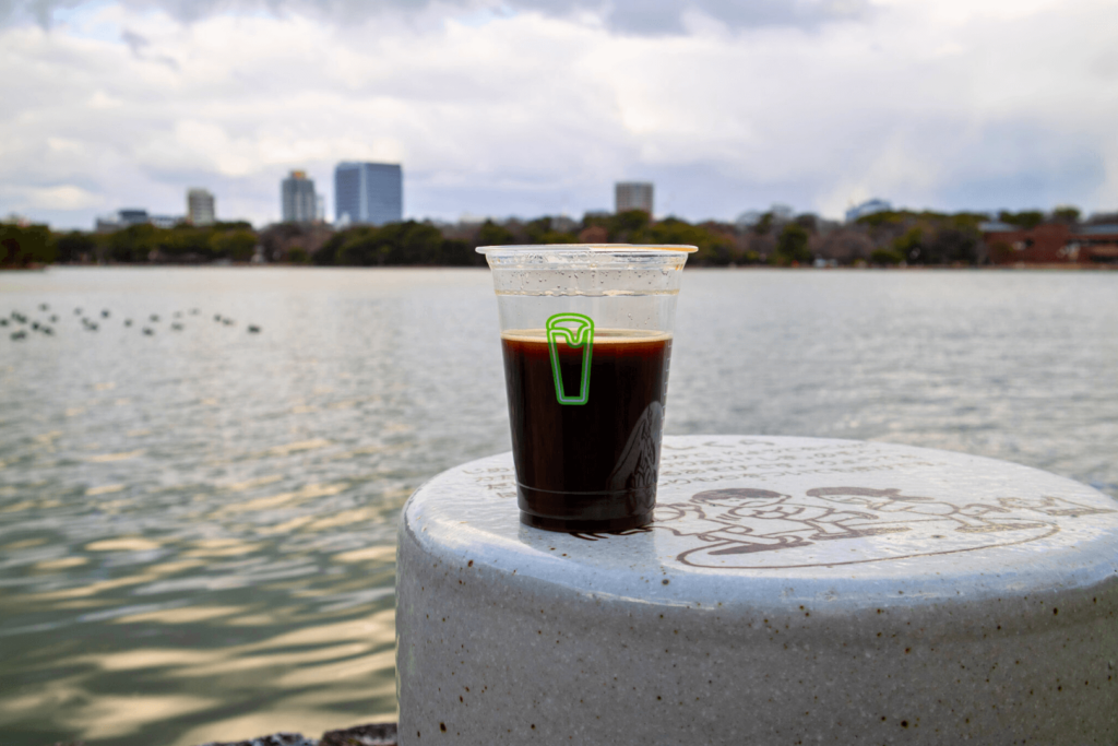 大濠ブルワリーのビールをテイクアウトし、大濠公園へ