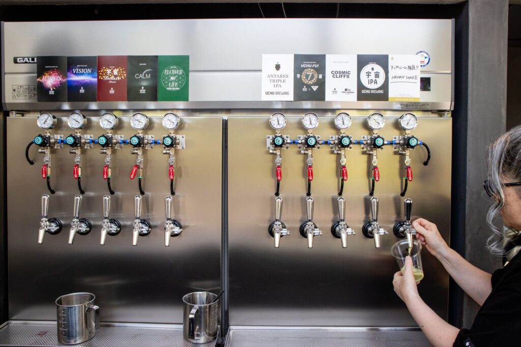 UCHU BREWING(うちゅうブルーイング)の小淵沢タップルーム内観
