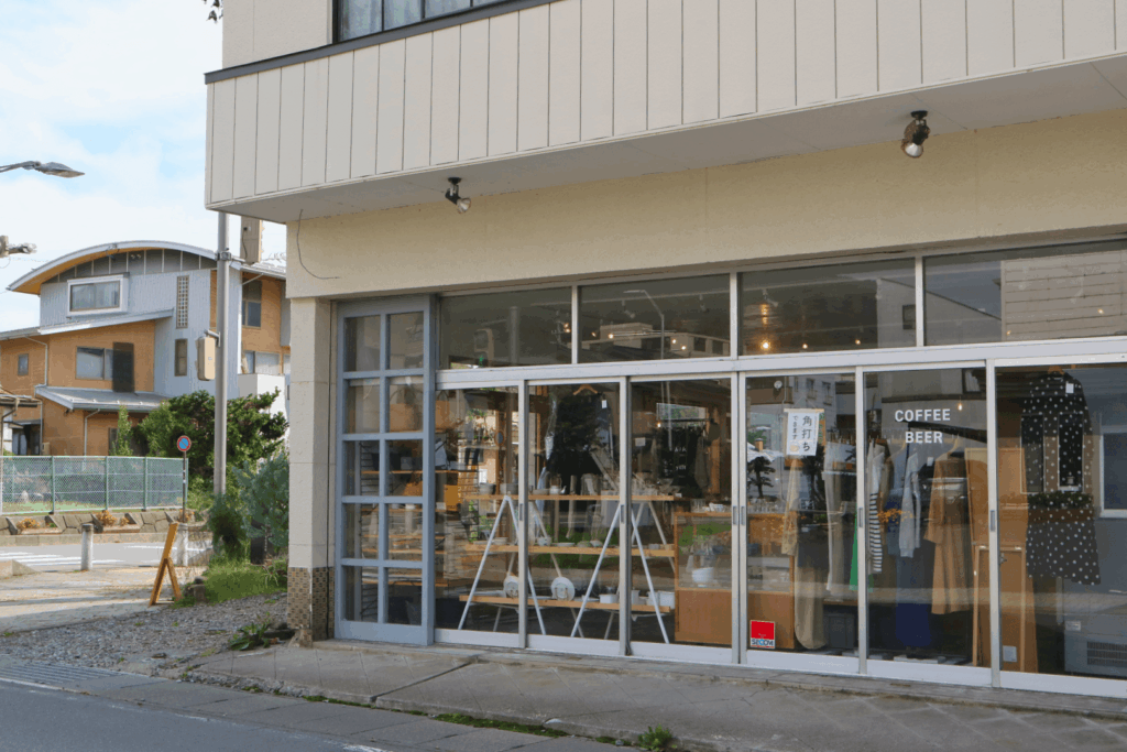 日用品とクラフトビール yuit(ユイット)茅野店の外観