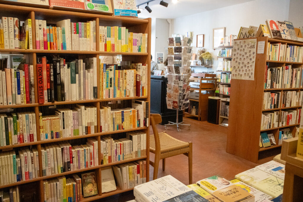 本屋ルヌガンガの内観