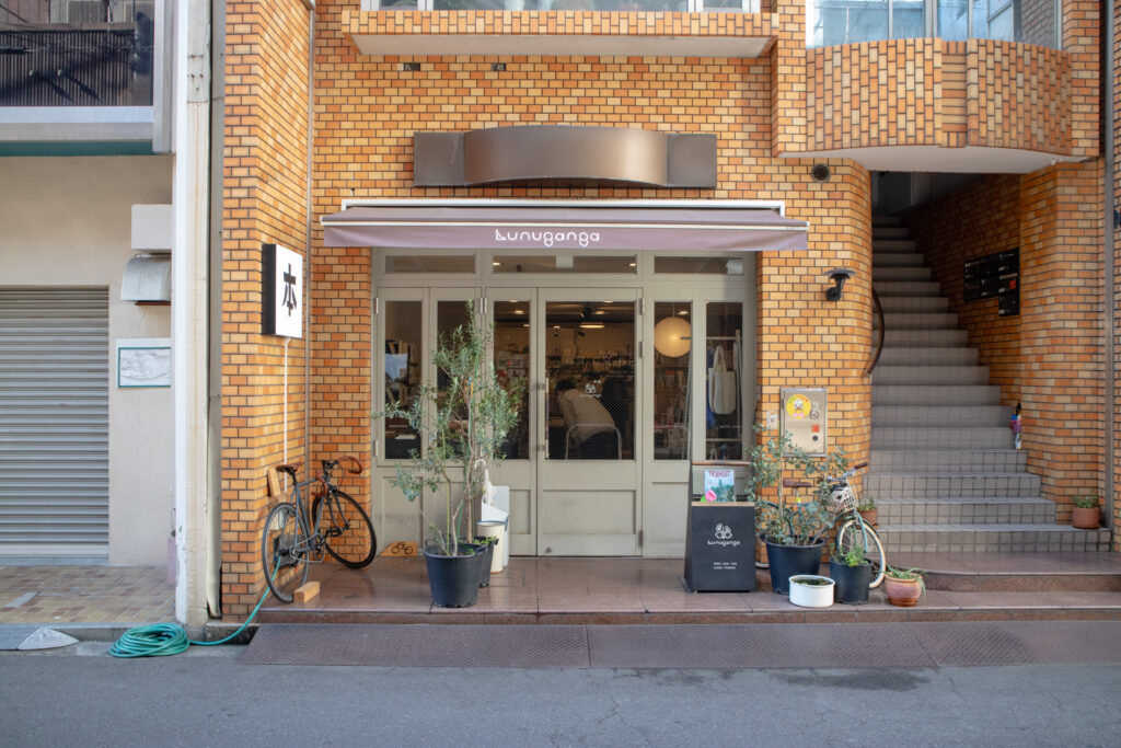 本屋ルヌガンガの外観